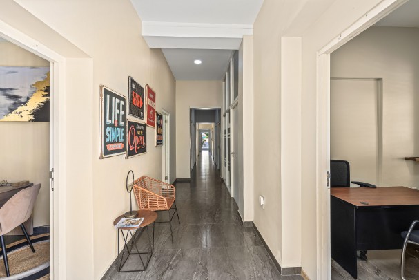 Stylish 10-Office Business Center in Historic Otrobanda