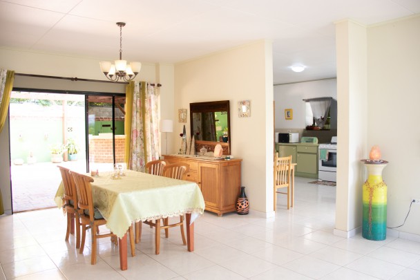Charmant 3-Slaapkamer Huis met Tuin & Gastenappartement – Cerito