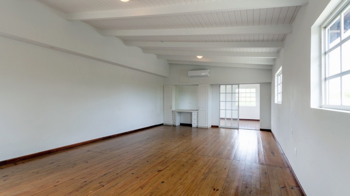Ruime 4-slaapkamer villa met zwembad in Jan Doret