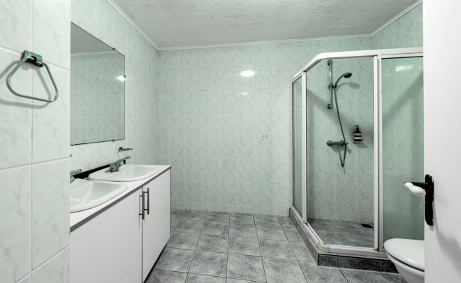 Royal Palm – Ruim appartement met zeezicht en balkon