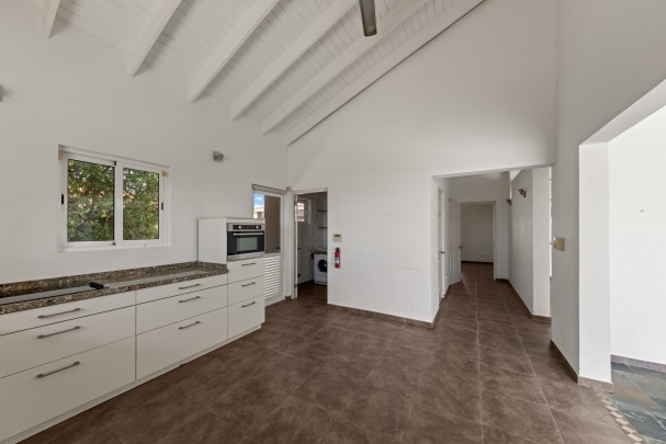 Blue Bay BB-39 – Spacious Villa with Pool and Sea View