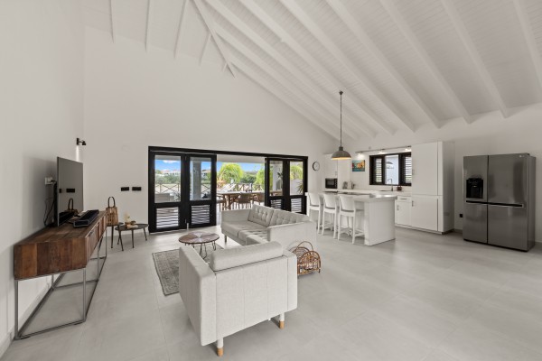 Blue Bay - Stylish 5-Bedroom Villa with Pool on the Golf Course
