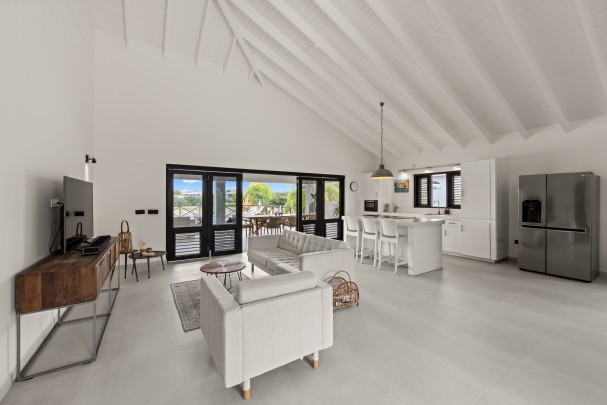 Blue Bay - Stylish 5-Bedroom Villa with Pool on the Golf Course