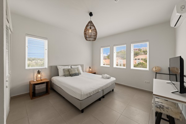 Blue Bay - Spectacular Oceanfront Penthouse fit for vacation rental