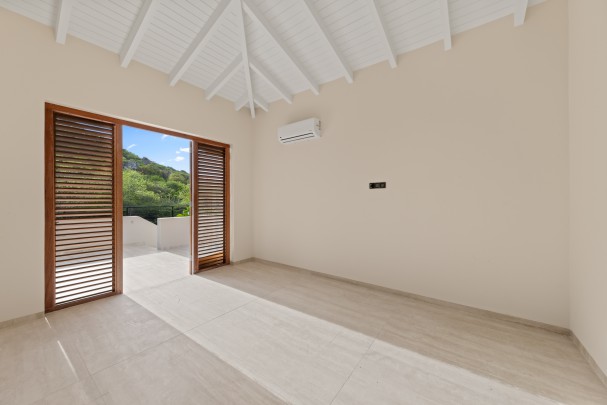 Blue Bay – High-end, luxurious newly built villa with rental potential
