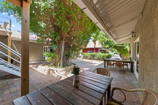 Mahaai - Apartment Complex with Pool and Rental Income