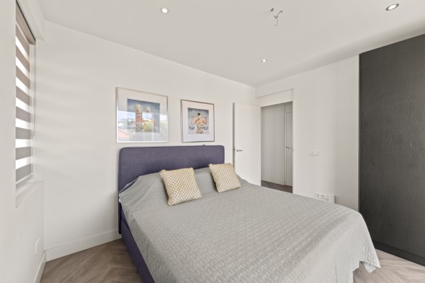 Blue Bay – Royale Villa met Zeezicht, Zwembad & 2 Appartementen
