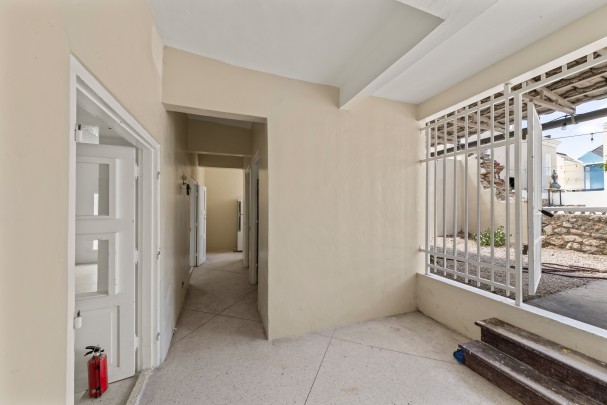 Otrobanda - Multifunctional commercial space in monumental building