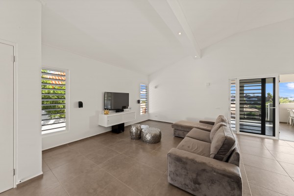 Jan Sofat – Woning met twee appartementen en uitzicht op spaans water