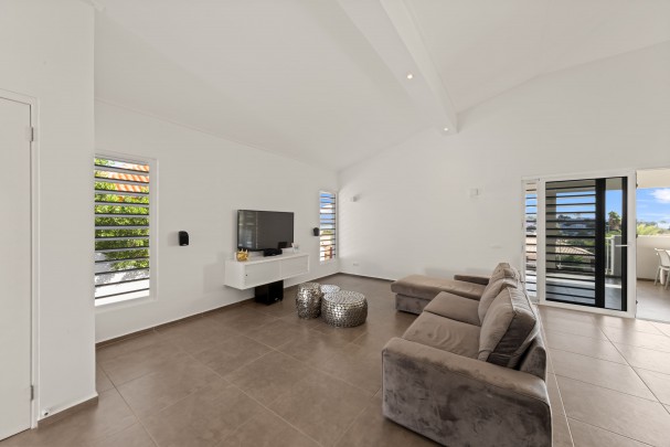 Jan Sofat – Property with Two Apartments and Spanish Water Views