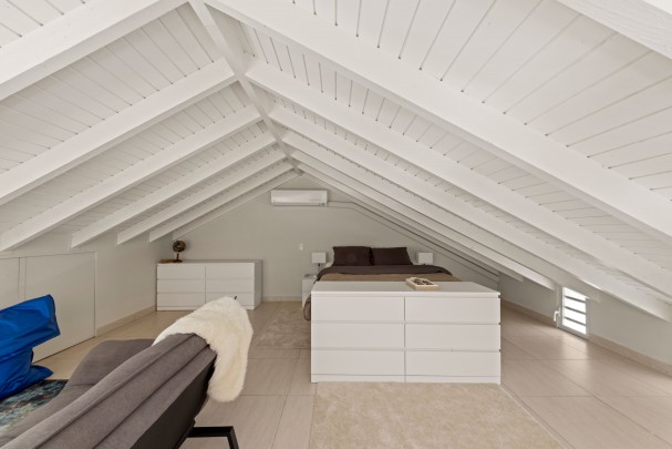 Apartment with Spacious Terrace in Vista Monta&ntilde;a