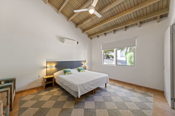 Spacious furnished 2-bedroom bungalow in Blue Bay 