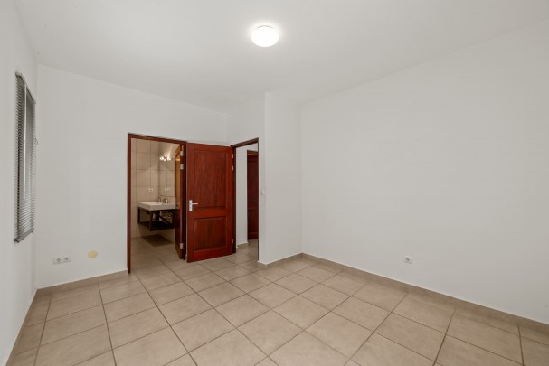 Spacious 2-bedroom apartment with large terrace in Cocolora