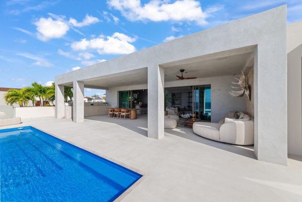 Blue Bay &ndash; Spectaculaire klif villa op exclusieve B-sectie   