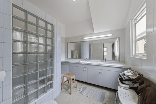  Ruime woning met zeezicht op centrale locatie nabij Mambo Beach