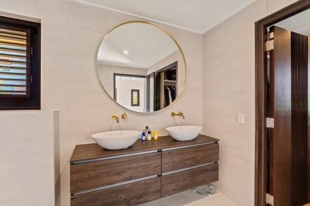 Blue Bay &ndash; Tropische villa met prachtig uitzicht 