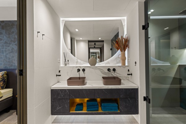 The Shore – Luxury Furnished Apartment with Direct Beach Access