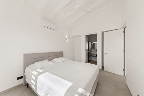 Blue Bay | Move-in ready new-build apartment with garden and pool view