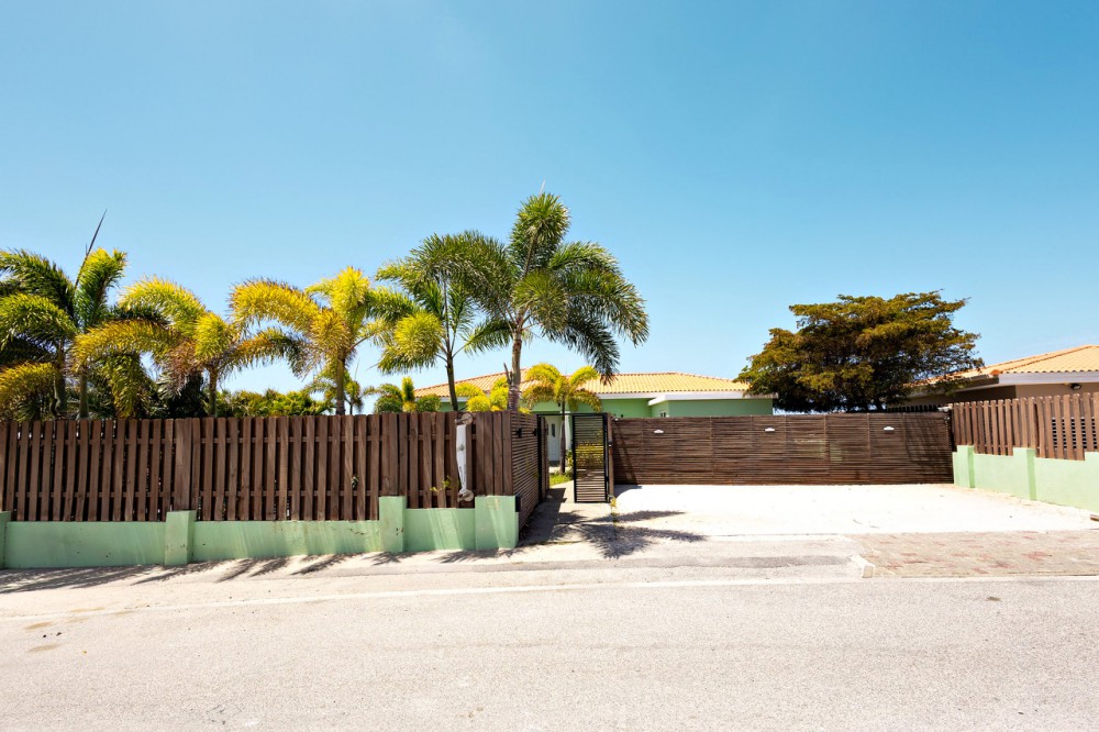 The Ambassador | An operating resort in Brakkeput Abao photo 7