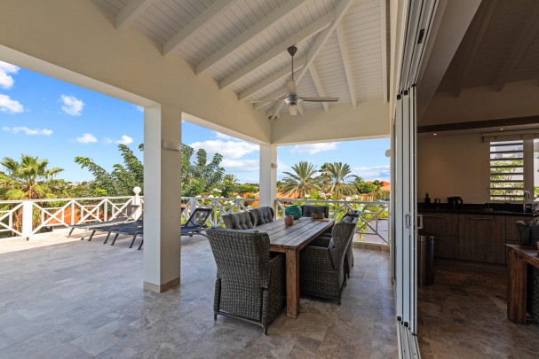 Blue Bay - spacious holiday villa with stunning views.