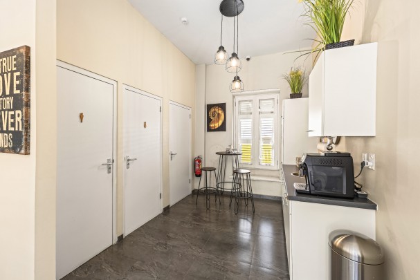 Stylish 10-Office Business Center in Historic Otrobanda