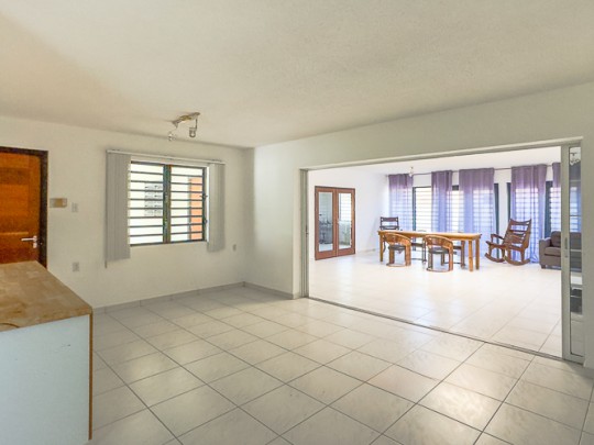 Spacious 3-bedroom villa in quiet residential area
