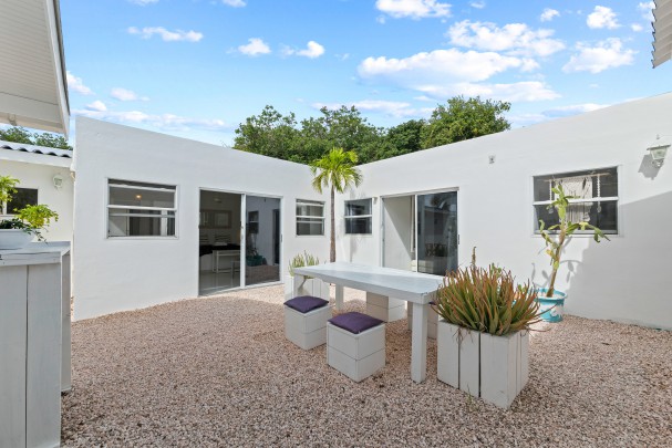Champartments - Luxury group resort white villa on Curaçao 