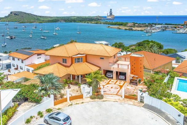 Majestic Hilltop Villa with Endless Ocean Views -  Brakkeput, Curaçao