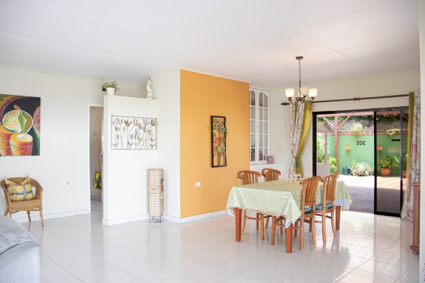 Charmant 3-Slaapkamer Huis met Tuin & Gastenappartement – Cerito