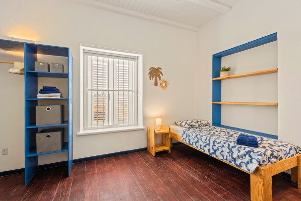 Fully operational student housing complex with 30 rooms for sale