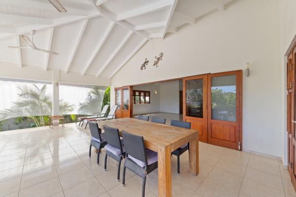 Blue Bay BL-19 – Spacious Villa on Golf Course