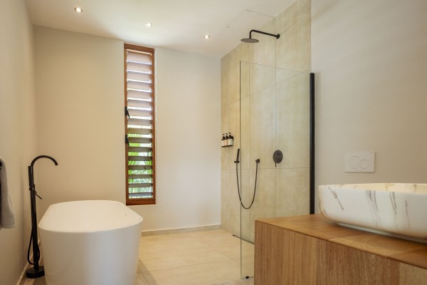 Vista Royal - Luxury villa with pool, jacuzzi & views at Jan Thiel