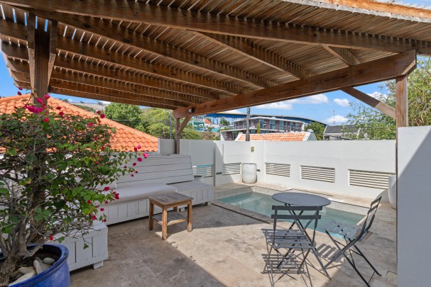 Otrobanda – Stylish 2-bedroom apartments with plunge pool