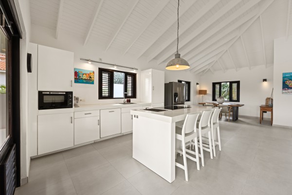 Blue Bay - Stylish 5-Bedroom Villa with Pool on the Golf Course