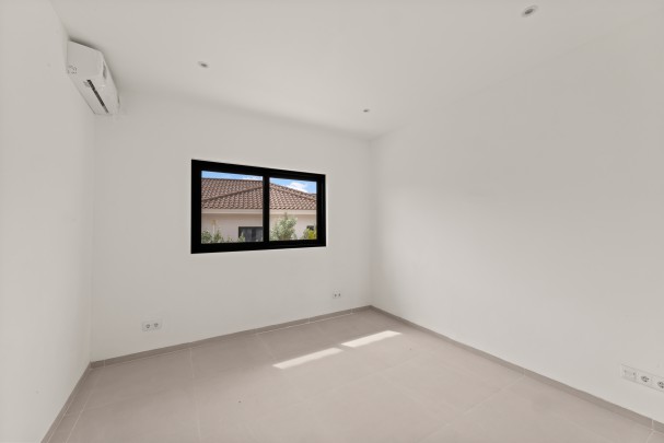 Blue Bay - Luxueze nieuwbouwwoning met 4 slaapkamers en zwembad