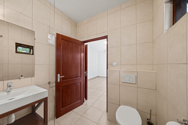 Spacious 2-bedroom apartment with large terrace in Cocolora