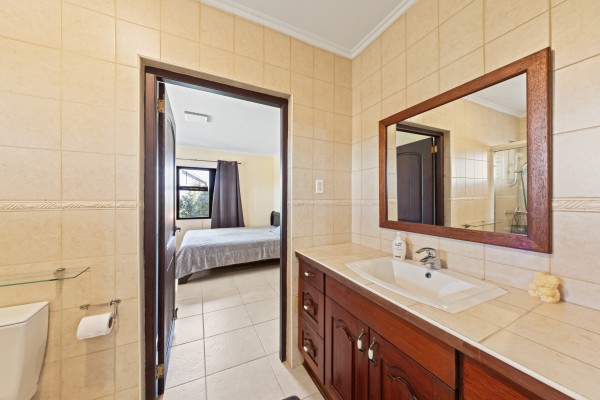 Blue Bay – Grote villa met twee ruime appartementen