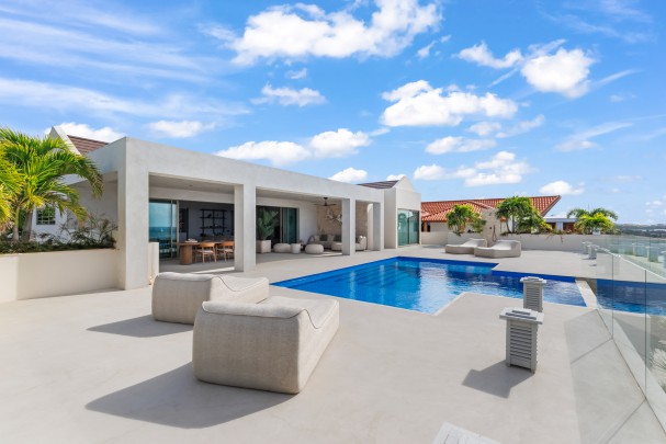 Blue Bay &ndash; Spectaculaire klif villa op exclusieve B-sectie   