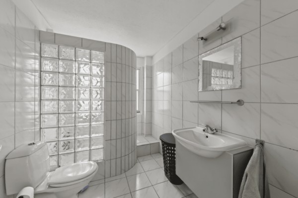  Ruime woning met zeezicht op centrale locatie nabij Mambo Beach