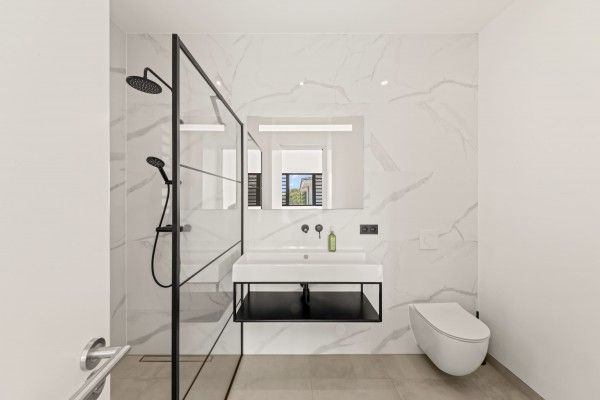 Blue Bay | Move-in ready new-build apartment with garden and pool view