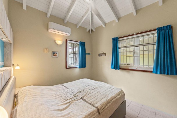 Montaña - Recompensa Park Detached 2-Bedroom Bungalow with Studio