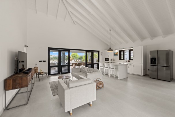 Blue Bay - Stylish 5-Bedroom Villa with Pool on the Golf Course