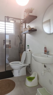 Comfortabele moderne woning met twee slaapkamers en tuinruimte