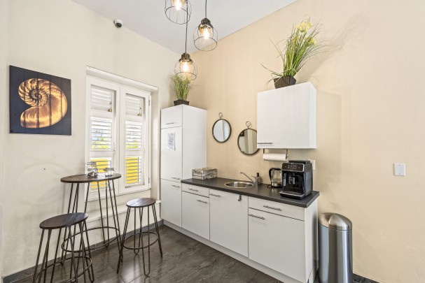 Stylish 10-Office Business Center in Historic Otrobanda