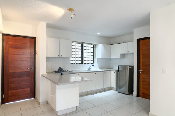 Spacious 3-bedroom villa with separate apartment