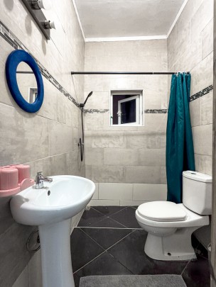 Lovely 4-Bedroom House with new Apartment in Tranquil Barber, Curaçao