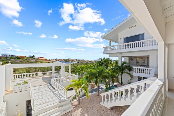 Champartments - Luxury group resort white villa on Curaçao 