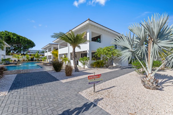 Luxury penthouse in gated resort with pool – Jan Thiel