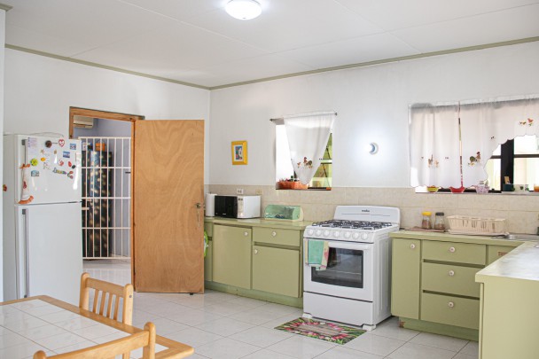Charmant 3-Slaapkamer Huis met Tuin & Gastenappartement – Cerito