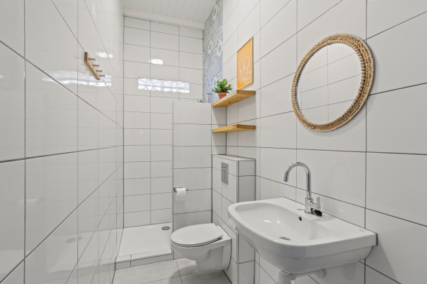 Fully operational student housing complex with 30 rooms for sale